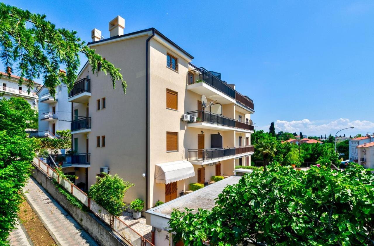 Apartments Niko Crikvenica Buitenkant foto